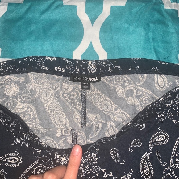 Fashion Nova - Flared Pants - Picture 2 of 2